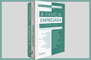 Foto traz a capa do li Família Empresária, mostrando sua lateral e a capa com os nomes dos autores.