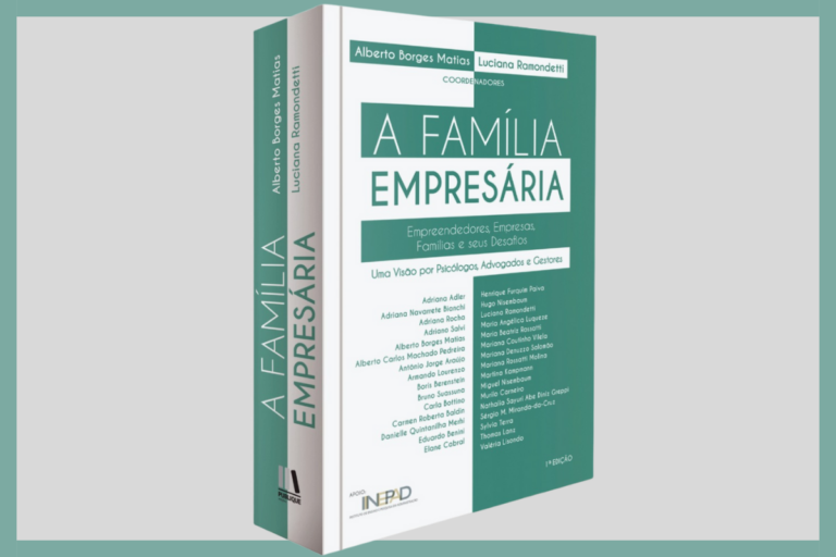 Foto traz a capa do li Família Empresária, mostrando sua lateral e a capa com os nomes dos autores.